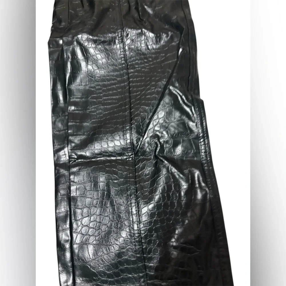 A. New. Day Black Faux Leather Stretch Women's High Rise pants 6